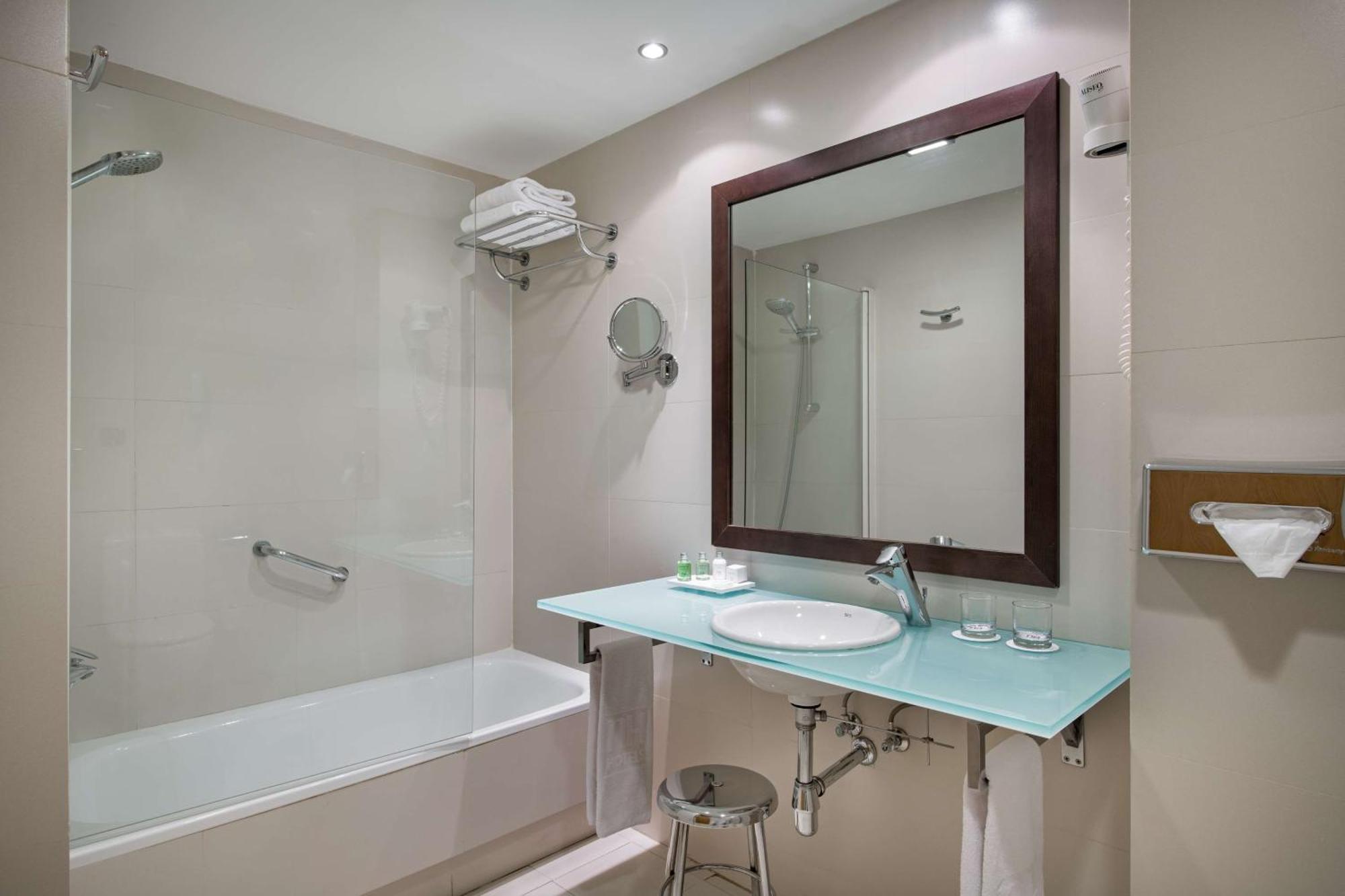 Nh Paseo De La Habana Hotel Мадрид Екстериор снимка