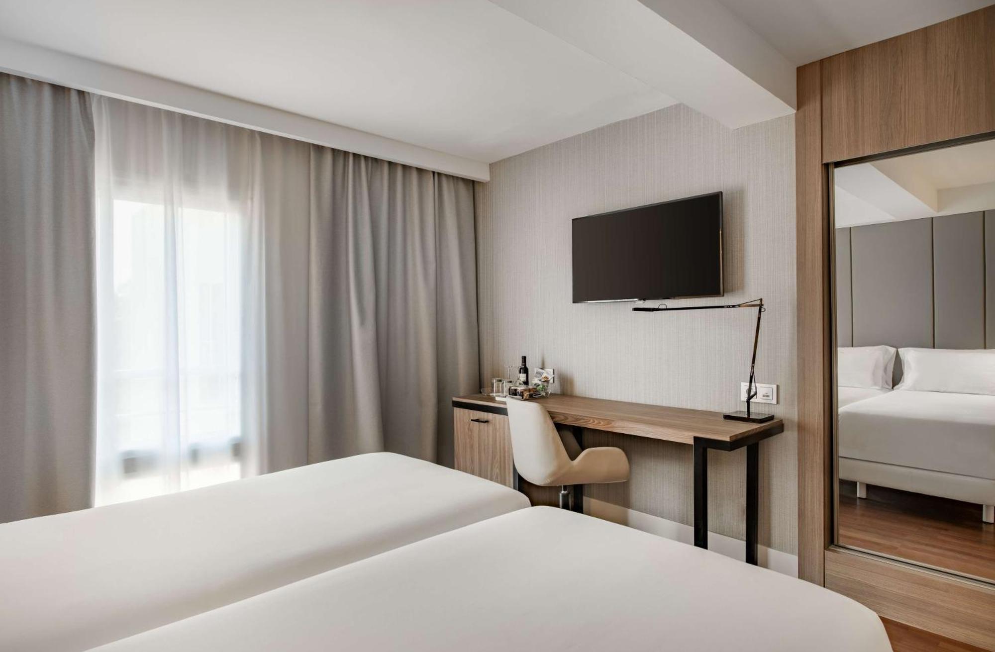Nh Paseo De La Habana Hotel Мадрид Екстериор снимка