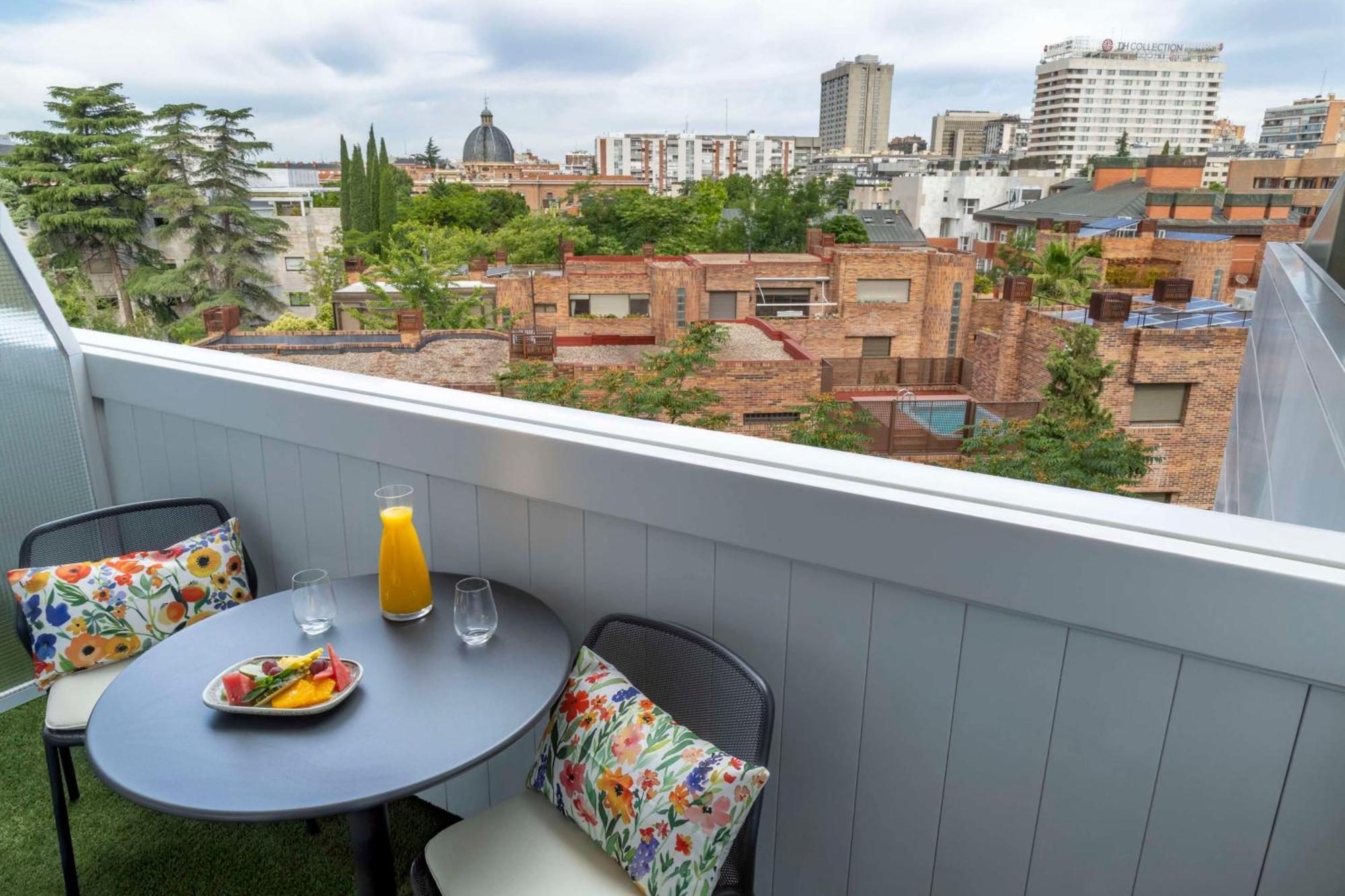 Nh Paseo De La Habana Hotel Мадрид Екстериор снимка